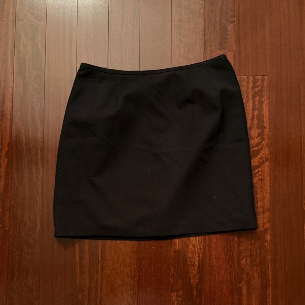 Le Suit Classic Black Mini Skirt